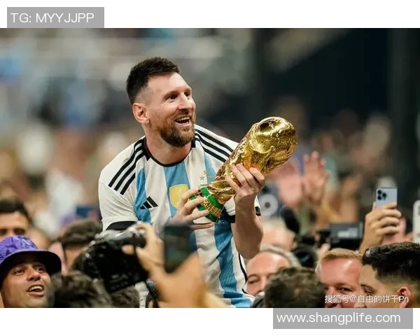 梅西、C罗等足球巨星如何巧妙踢出弧线球的技巧与秘诀解析 梅西、C罗等足球巨星如何巧妙踢出弧线球的技巧与秘诀解析