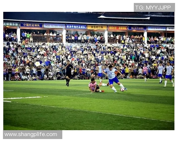 高清记录绿茵巨星同框瞬间展现足球魅力与团队精神 高清记录绿茵巨星同框瞬间展现足球魅力与团队精神