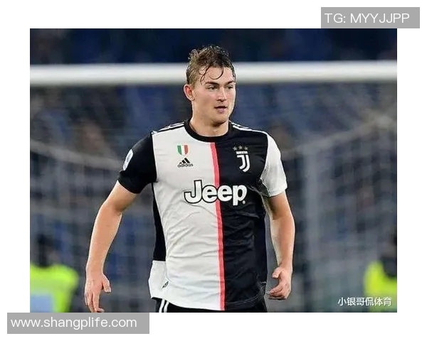 足球巨星携萌娃亮相温馨时刻引发粉丝热议展现家庭幸福生活 足球巨星携萌娃亮相温馨时刻引发粉丝热议展现家庭幸福生活